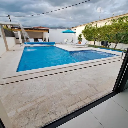 Villa Enjoy Lux In