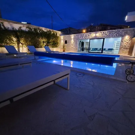 Enjoy Lux In Villa
