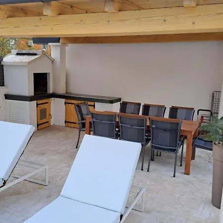 فيلة Enjoy Lux In *