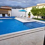 Villa Enjoy Lux In *